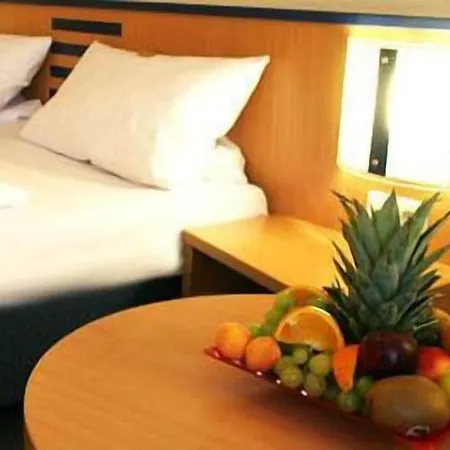 Wallis Hotel