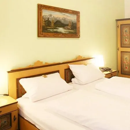 Wallis 3* Munich