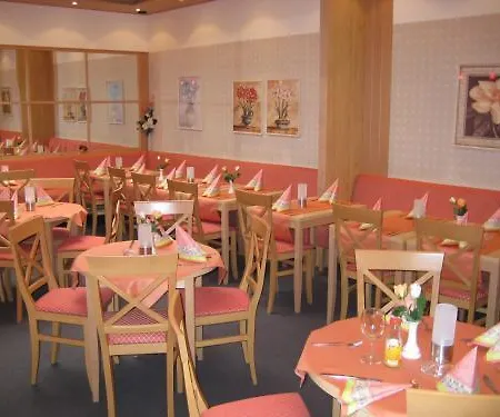 Wallis 3* Munich